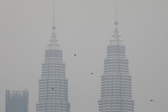 Malaysia: Làm mưa nhân tạo để chống khói mù