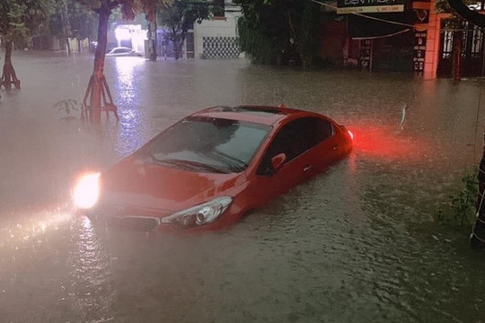 Thái Nguyên: Huy động quân đội ứng cứu sau trận mưa 6 giờ liền
