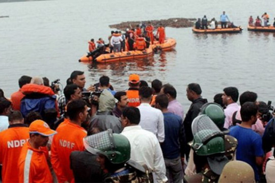 Ấn Độ: Chìm tàu du lịch, khiến 13 người chết