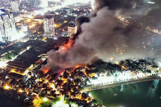 Vụ cháy nhà kho Công ty Rạng Đông: Công bố nguyên nhân “Kho Rạng Đông cháy do chập điện”