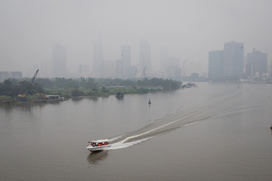 Nguyên nhân TP.HCM mù đặc, ô nhiễm nặng là do ảnh hưởng cháy rừng từ Indonesia?