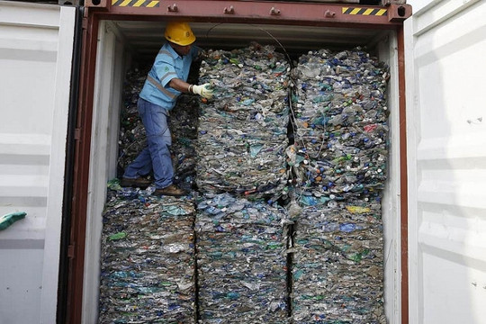 Indonesia: Trả lại gần 550 container rác thải nhựa về các nước phát triển