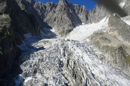 Italy: Báo động nguy cơ đổ sụp của núi băng cao nhất châu Âu Mont Blanc