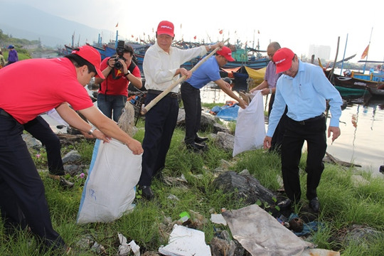 Đà Nẵng: Hơn 2.000 người ra quân hưởng ứng chiến dịch “Làm cho thế giới sạch hơn”