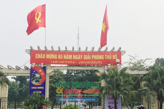 Hà Nội: Khắp phố phường treo cờ đỏ, pano mừng Ngày Giải phóng Thủ đô