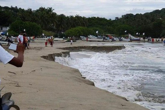 Mexico: Người dân tại vùng biển hoảng hốt với hiện tượng có một không hai