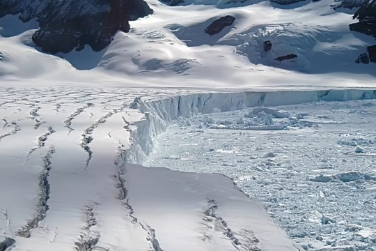 Nguyên nhân bất ngờ của việc khối lượng băng lớn nhất hơn 50 năm qua tách khỏi Nam Cực