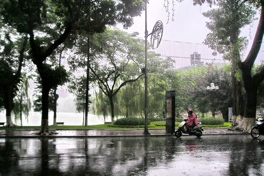 Dự báo thời tiết ngày 07/10: Hà Nội có mưa rào và dông trên diện rộng
