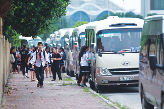Bộ Giáo dục và Đào tạo đề nghị Bộ GTVT chủ trì quy định tiêu chuẩn xe đưa đón học sinh