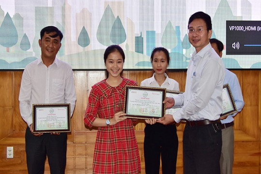 Tác phẩm “Chúng tôi hành động vì Thừa Thiên Huế xanh – sạch – sáng” đạt giải nhất cuộc thi viết về “Ngày chủ nhật xanh”