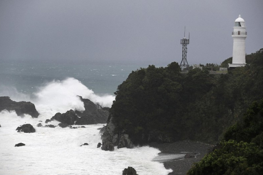 Tàu hàng Panama chìm ở vịnh Tokyo, 2 người Việt Nam mất tích