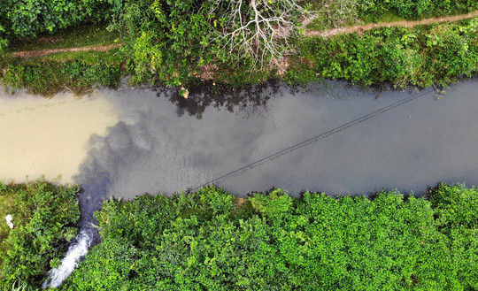 Khởi tố vụ án hình sự đổ dầu thải vào nguồn nước sông Đà, gây ô nhiễm nghiêm trọng