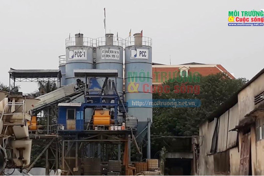 Quận Long Biên (Hà Nội) – Bài 1: Người dân bức xúc vì trạm trộn bê tông Petrolimex xả thải “đầu độc” môi trường