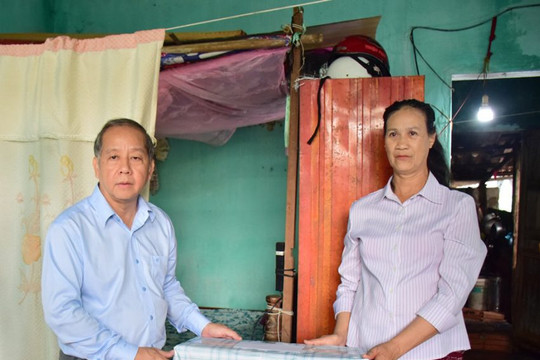 Thừa Thiên Huế: Thăm người dân Làng chài bị “xóa sổ” trong trận lũ lịch sử năm 1999