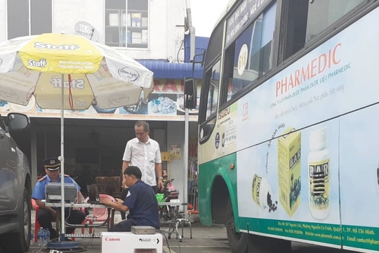 TP Hồ Chí Minh: Kiểm tra đột xuất khí thải xe ô tô tại bến xe Miền Tây