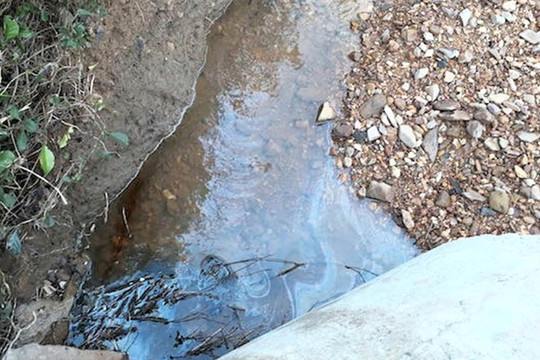 Quảng Trị: Phát hiện dầu thải bị đổ xuống đầu nguồn sông Hiếu