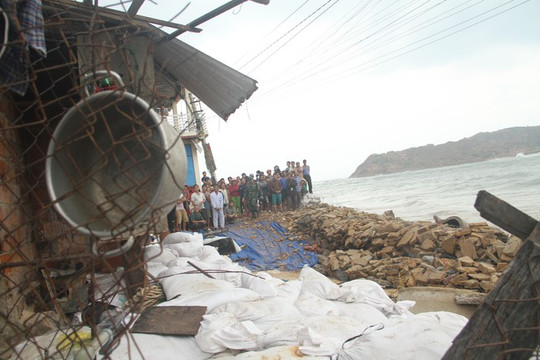 2 người chết, hơn 300 ngôi nhà bị ngập nước do bão số 6