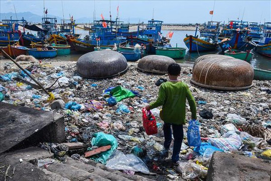 Giảm rác thải nhựa qua tiếp cận giải pháp “từ Nguồn tới Biển”