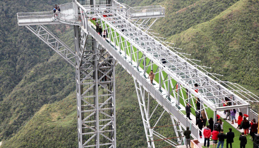 Chiêm ngưỡng cây cầu kính cao nhất Việt Nam