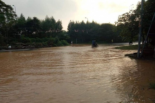 Đường ống nước sạch sông Đà lại gặp sự cố, phải ngừng cấp nước
