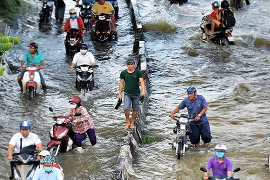 TP. Hồ Chí Minh: Triều cường sắp đạt đỉnh, nguy cơ ngập úng