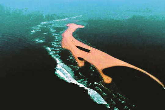 Đảo cát khổng lồ nổi lên ở khu vực giữa biển Cửa Đại giảm 1,5ha