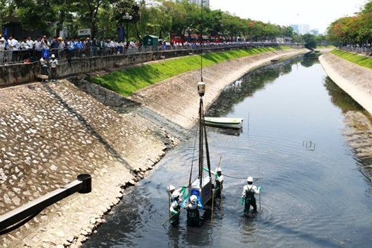 Hà Nội tiếp tục tìm kiếm công nghệ làm sạch sông Tô Lịch