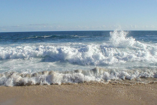 Biển động mạnh, cảnh báo sóng biển miền Trung và miền Nam có thể cao đến 5 m