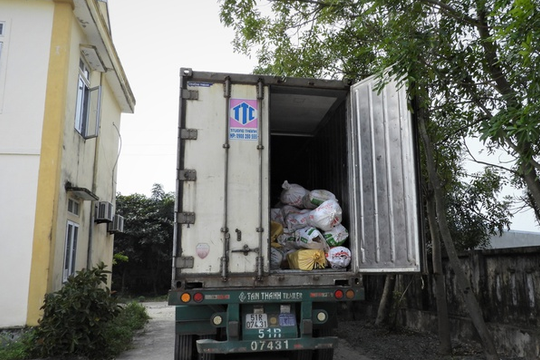 Xe container chở hơn 10 tấn nội tạng động vật bốc mùi hôi thối
