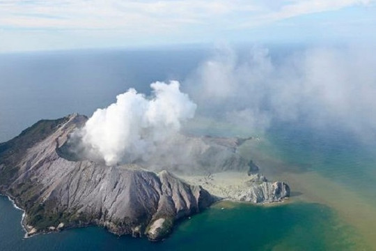 Núi lửa phun trào ở New Zealand: Rất ít cảnh báo rủi ro được đưa ra