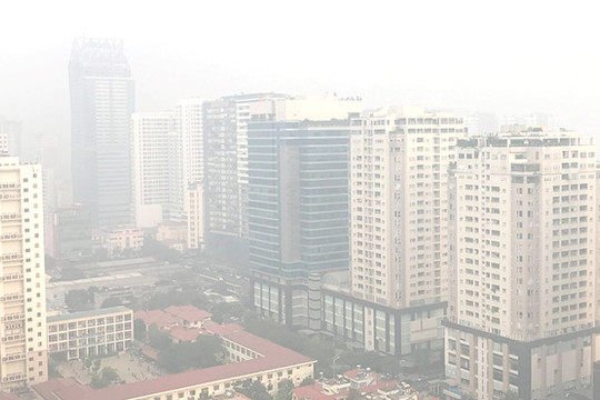 Chất lượng không khí ở Hà Nội liên tục ở mức rất xấu, gây nguy hại sức khỏe