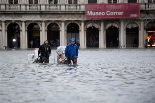 Venice (Italy) đối mặt với hậu quả khắc nghiệt của đợt thủy triều lịch sử