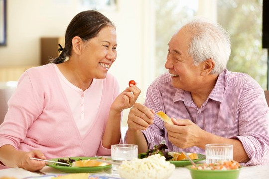Chế độ dinh dưỡng cho người cao tuổi để luôn khỏe