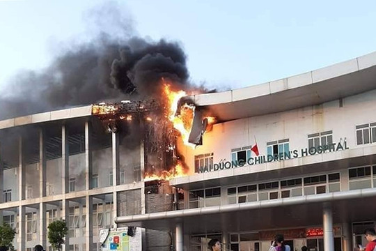 Bệnh viện Nhi Hải Dương cháy, nhiều người hoảng loạn