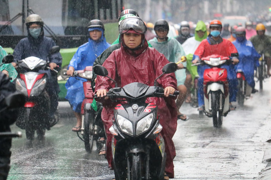 TP. Hồ Chí Minh tiếp tục mưa trái mùa, thời tiết mát mẻ