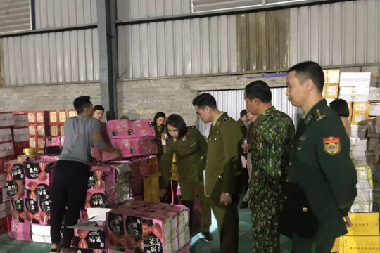 Lào Cai: Thu giữ hơn 1 tấn bánh kẹo nhập lậu phục vụ Tết không rõ nguồn gốc