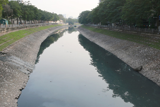 Hà Nội nghiên cứu thi công cống ngầm gom nước thải để “giải cứu” sông Tô Lịch