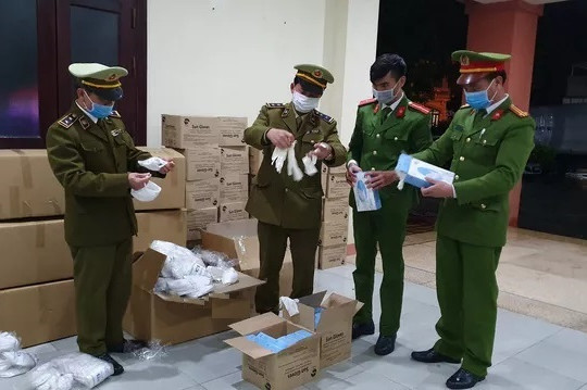 Lạng Sơn: Tạm giữ hơn 35.000 khẩu trang và găng tay y tế không rõ nguồn gốc