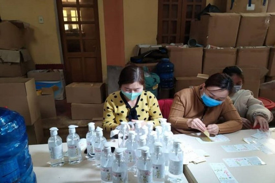 Thái Bình: Đình chỉ cơ sở sản xuất nước rửa tay trái phép