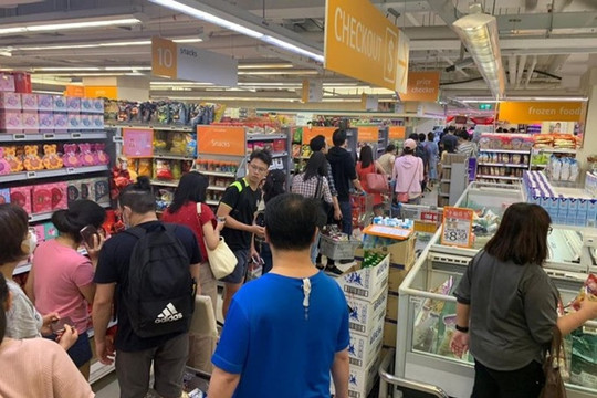 Singapore kêu gọi không tích trữ lương thực, thực phẩm đóng hộp hay giấy vệ sinh