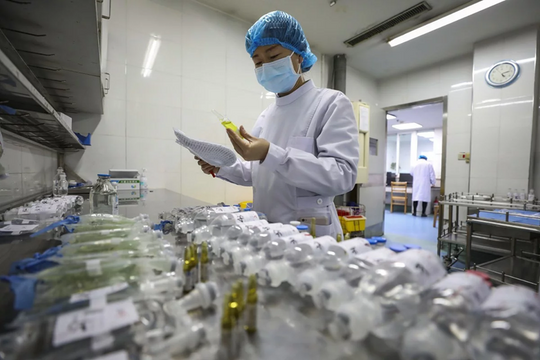 Trung Quốc: Mở rộng phương pháp sử dụng huyết tương điều trị cho bệnh nhân nhiễm Covid-19