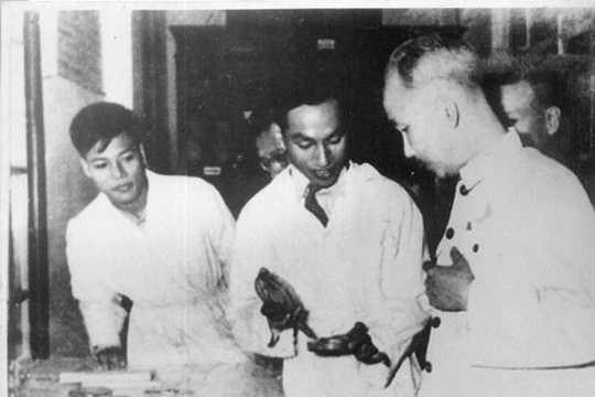 Những câu chuyện về Chủ tịch Hồ Chí Minh với cán bộ trí thức ngành y tế