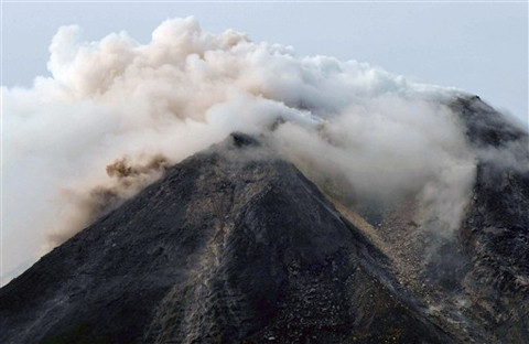 Cột bụi núi lửa Merapi tại Indonesia phun trào cao tới 6.000 m