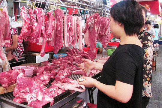 Thủ tướng yêu cầu báo cáo, nêu rõ trách nhiệm việc để giá thịt lợn tăng cao