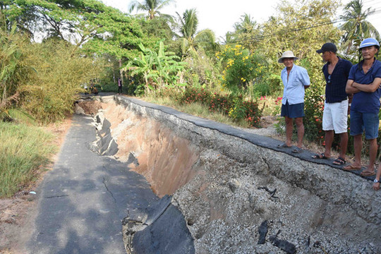 Cà Mau: Sụt lún nghiêm trọng tuyến đường Cơi 5 – Đá Bạc, giao thông chia cắt