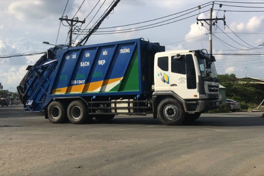 TP. Hồ Chí Minh: Xử phạt xe chở chất thải rắn không đảm bảo vệ sinh