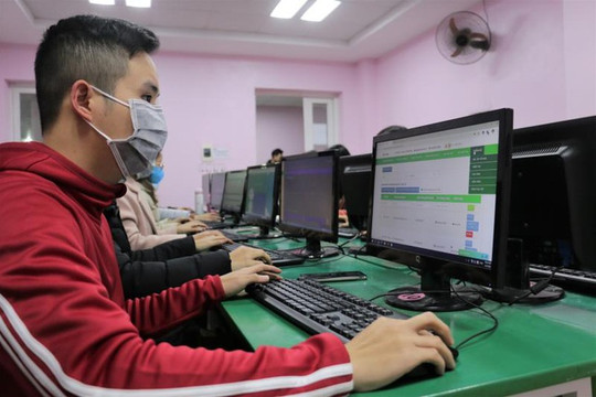 Hà Nội yêu cầu các trường không được thu phí học online