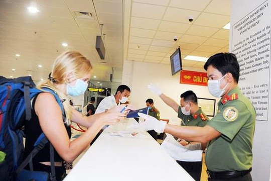 Việt Nam tạm dừng cấp visa với toàn bộ các nước trên thế giới để chống Covid-19