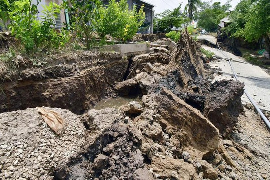 Cà Mau: Tiếp tục sụt lún nghiêm trọng tuyến đường Cơi 5 – Đá Bạc