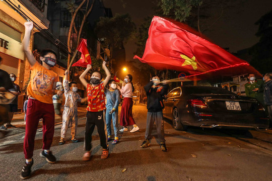 Hà Nội: Chính thức dỡ bỏ cách ly tại khu vực phố Trúc Bạch